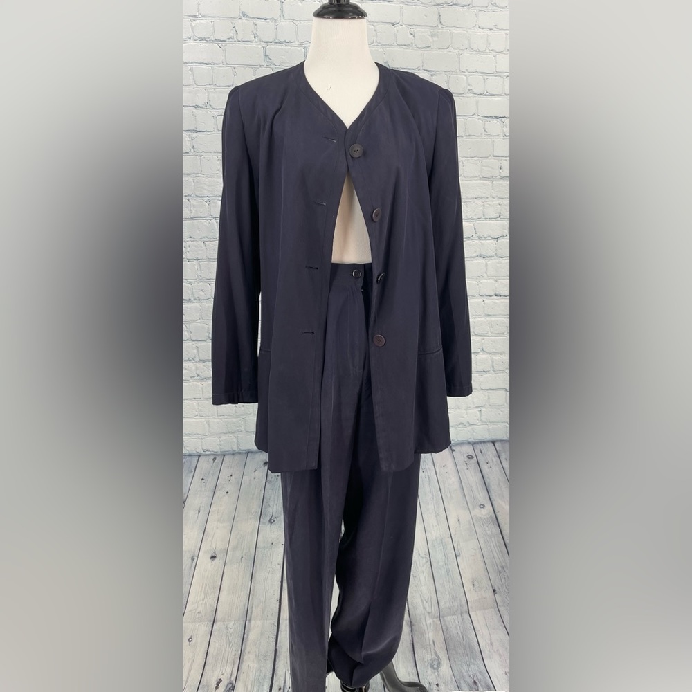 100% silk size 6 blazer and high waisted pants set made in Hong Kong